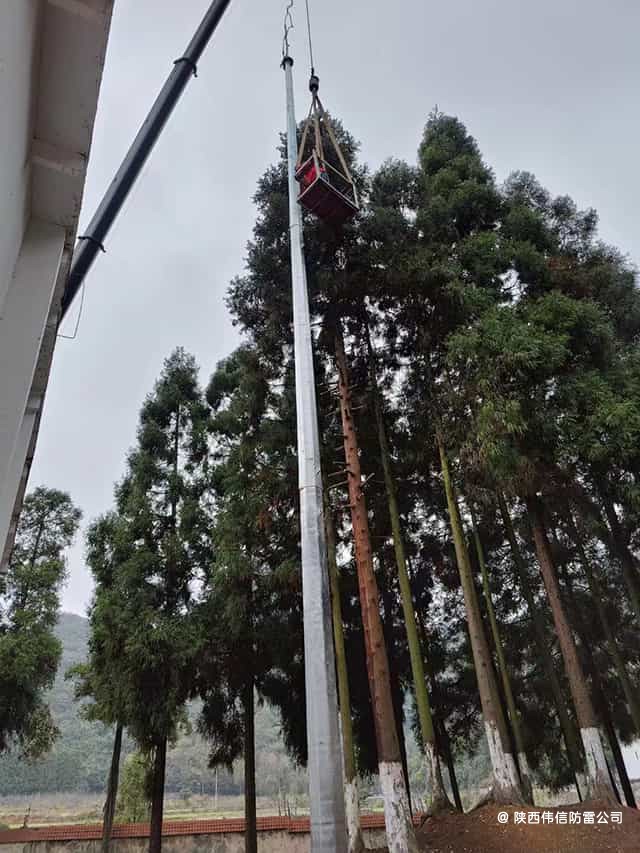 贵州某部队独立环形钢管避雷针塔安装