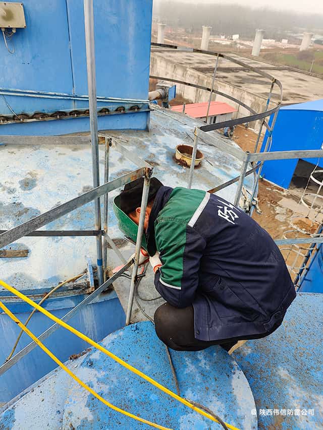 西安东站项目部拌合站避雷针安装