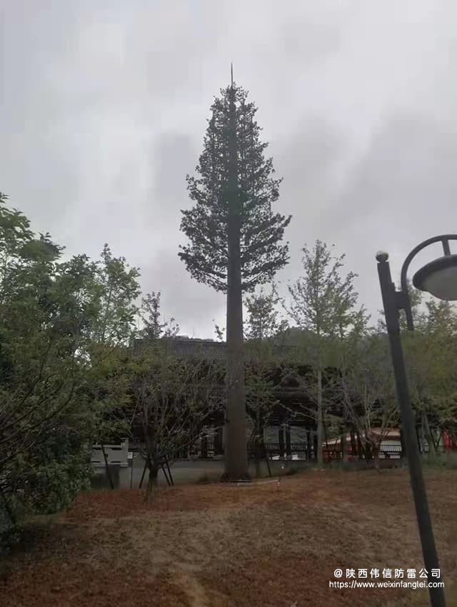 陕西省西安某景区18米仿生树避雷针塔安装项目