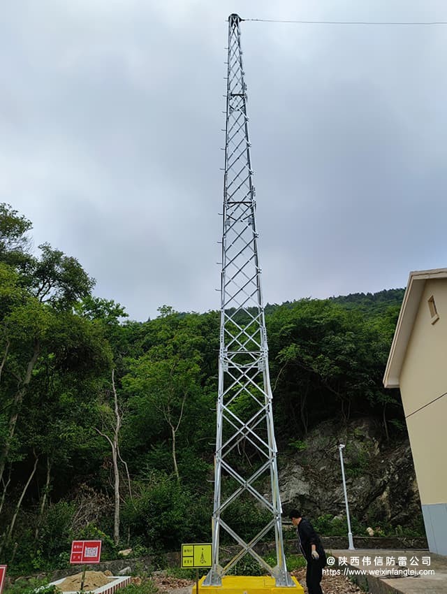 陕西渭南某炸药库20米GFW四角拉线避雷塔安装项目